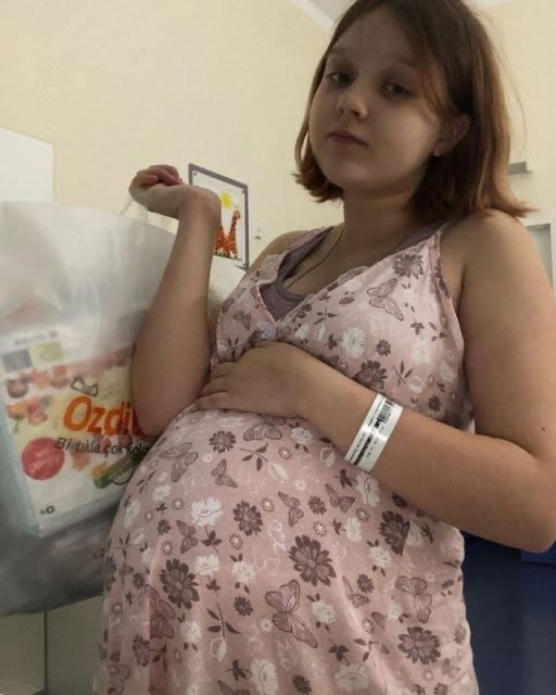 The heroine of the show “Let Them Talk,” who became pregnant at the age of 13, showed off her newborn daughter