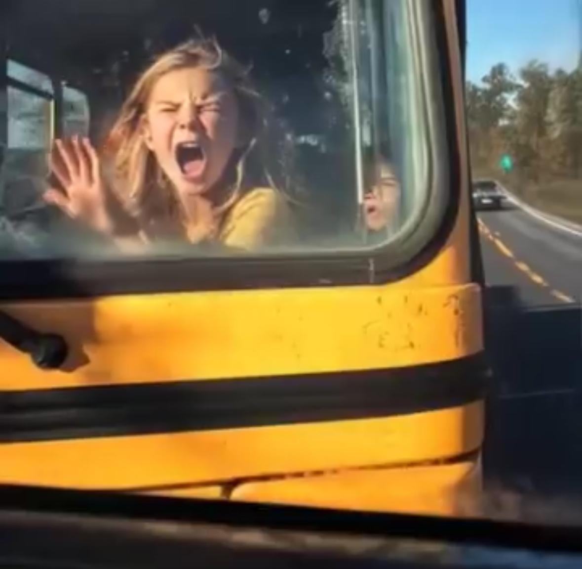 I Thought It Was Just a School Bus—Until I Saw the Child Begging for Help