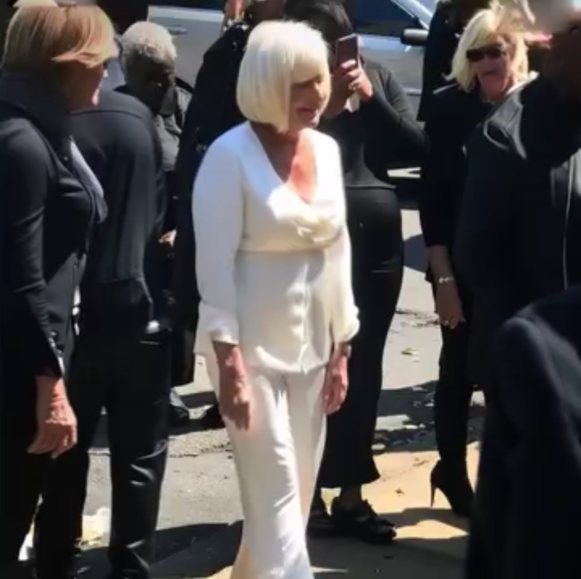 My Stepmom Wore White to Dad’s Funeral — What She Read Left Everyone Stunned