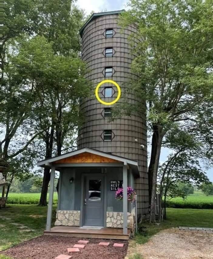 The man transformed an abandoned storage tower into a beautiful two-bedroom house – take a look! Photos in the comments