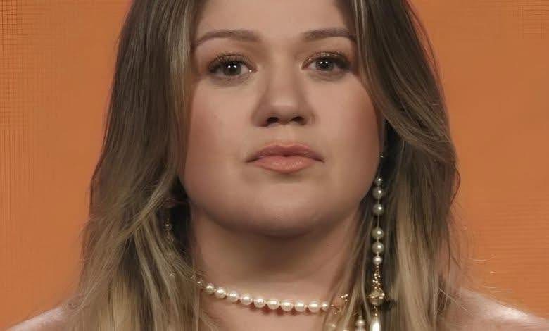 Kelly Clarkson admits she is โnot above spankingโ her children
