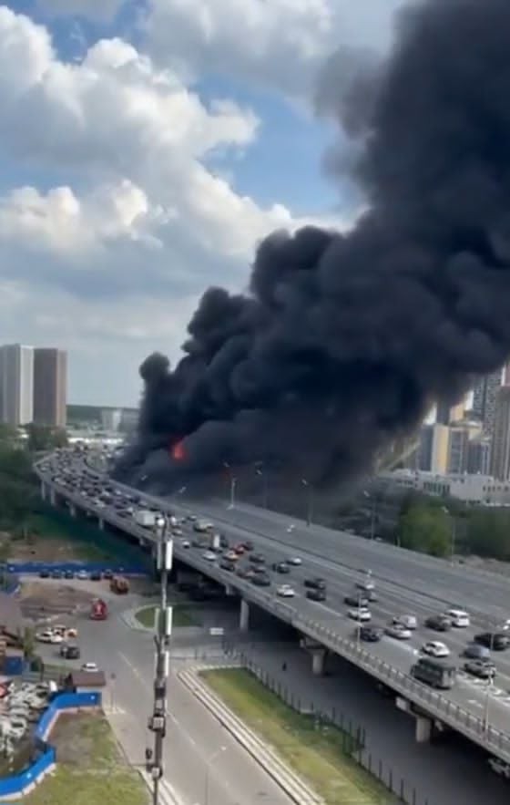 Highway Collapse at a Construction Site Leaves Workers Racing to Safety