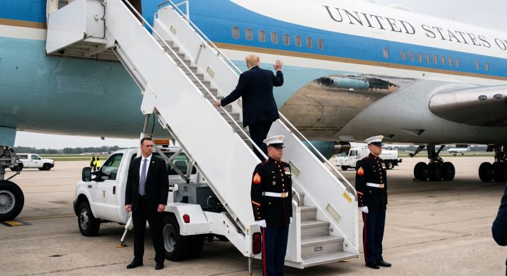 โผ๏ธTrump FALLS AGAIN! โ White House Doctor Breaks Silenceโฆ